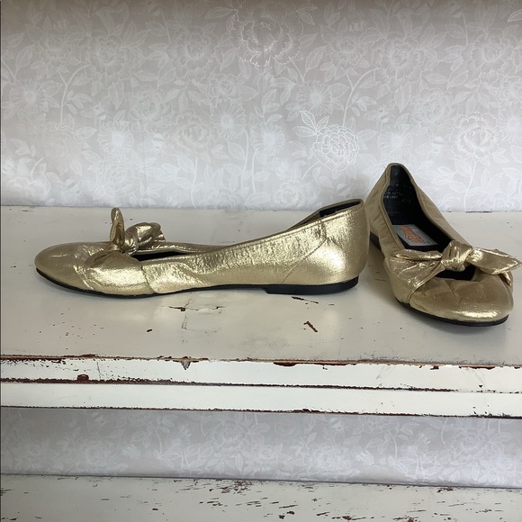 Vintage Wimzees Metallic Gold Flats - Picture 2 of 9